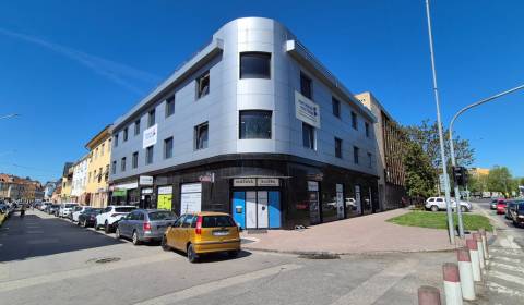 Na prenájom kancel. priestory 28-60 m2 a obch.priest.128m2- Nové Zámky