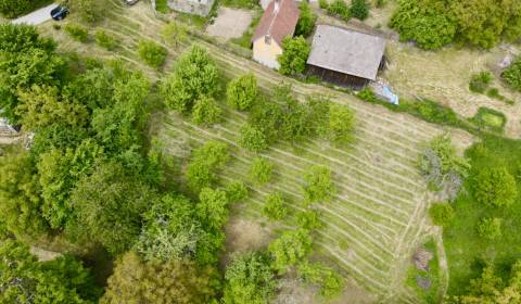 Stavebný pozemok Brestovec u Ticháčkov - 1140 m2, plyn, elektrika