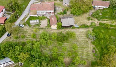 Stavebný pozemok Brestovec u Ticháčkov - 1140 m2, plyn, elektrika