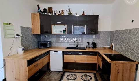 Predaj, rodinný dom Borovce, 2 x 3-izbový byt - ZNÍŽ...
