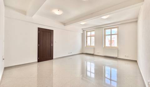 Na prenájom kancelárske priestory 56 m2 - Mariánske námestie Žilina