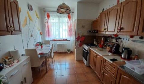 REZERVOVANÉ Trojizbový byt s balkónom na Dubníku
