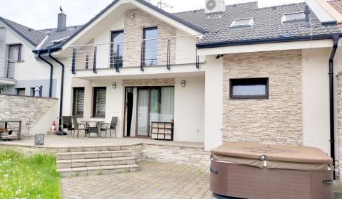 Skvelá ponuka!!! 5 izbový rodinný dom s garážou, Moravany nad Váhom
