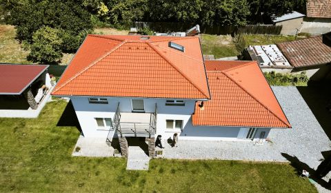 2 domy, 2 vstupy,1 veľký pozemok - bývanie, podnikanie, investícia v 1