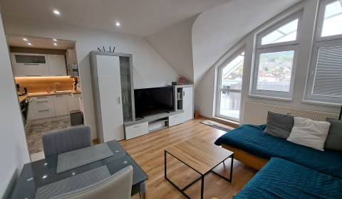 PREDANÉ: 2,5 izbový byt - 59m2, s balkónom, Ružomberok - Plavisko