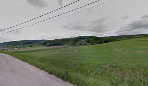 Okr. Trenčín 3,1 ha pozemok: so stavebnou časťou, ornou pôdou a lesom