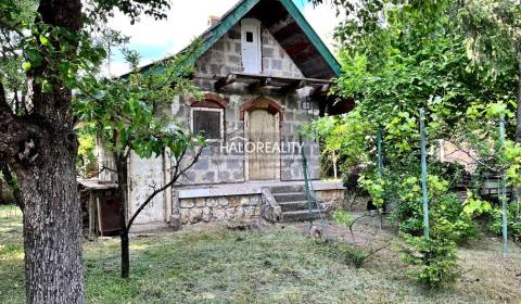 Predaj, chata Levice, pekný záhradný dom s veľkým po...