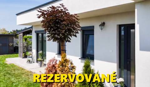 !!! REZERVOVANÉ !!! Krásny útulný 3-izbový dom – NOVOSTAVBA – MOSTOVÁ