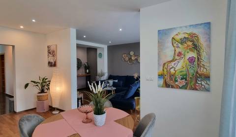 Štýlový, krásny 2,5- izbový byt blízko City Arény, stanice a centra!