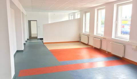 STROJNÍCKA: 71 m2- univerzálne kancelárske, resp. obchod. priestory