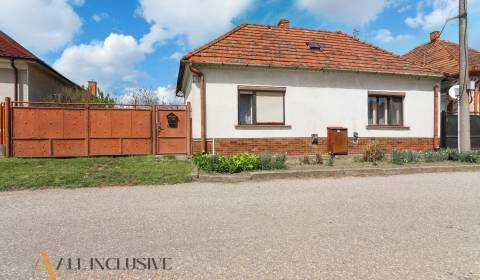 NA PREDAJ RODINNÝ DOM NA 9,5 ÁROVOM POZEMKU, OHRADY