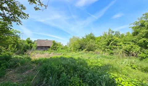 NA PREDAJ pozemok Moravany nad Váhom