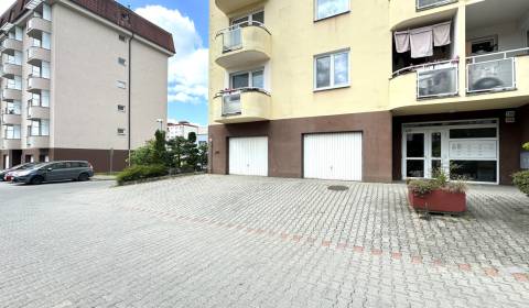 Nadštandardný veľký tehlový 4 izbový byt s GARÁŽOU, Dubnica nad Váhom