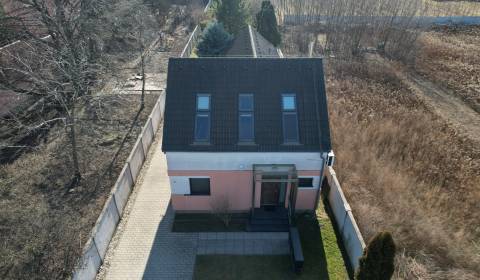 4 – IZB. RD, POZEMOK 1200 m², PARKOVANIE, BRATISLAVSKÁ, NOVÁ DEDINKA