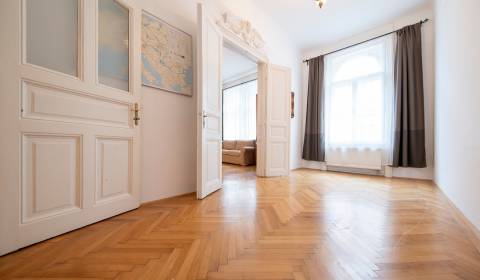 Unikátny 4i byt 120m2, štukatúra, parkety a vysoké stropy, Palisády
