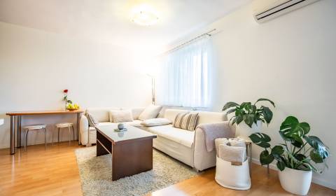 ENERGICKÝ 3 IZBOVÝ BYT S BALKÓNOM V TICHEJ ČASTI TRNAVY