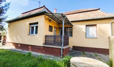 Na predaj samostatný rodinný dom v Ipolyveci vo veľmi dobrom stave!