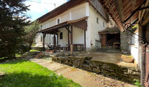 NA PREDAJ!! Chalupa s pozemkom 1078m2 v dedinke Cetuna
