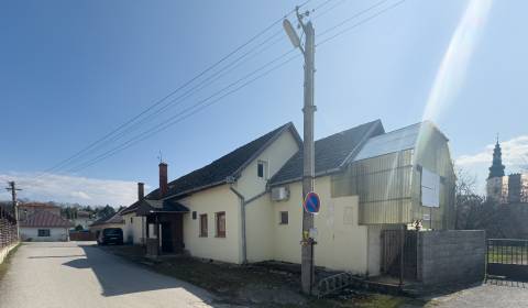 Dom na predaj v obci Skačany, vhodný aj na podnikanie!