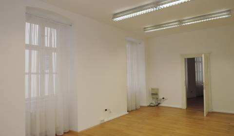 Prenájom kancelárií na Hlavnom námestí, 77,5 m2