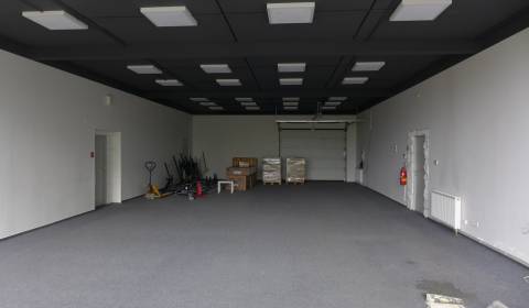 Skladovo - obchodný priestor o ploche 158 m2 so zázemím
