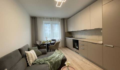 KOMPLETNE NADŠTANDARNE zrekonštruovaný 3 IZB. byt, Ovručská ul.