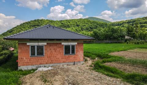NA PREDAJ 4-izbový bungalov v tichej lokalite – Košeca časť Nozdrovice