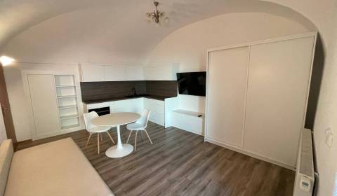 Zrekonštruovaná garsónka v Poprade vo Veľkej na prenájom