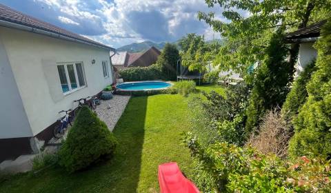 Rodinný dom s bazénom, altánkom, jazierkom, pozemok 617 m2, Selce