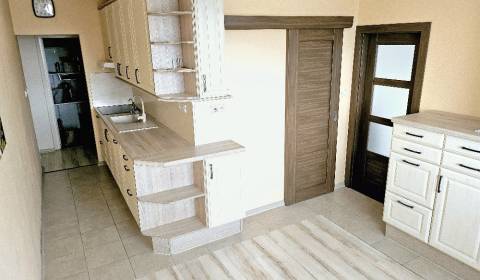 3 izbový byt Bánovce nad Bebravou / VEĽKOMETRÁŽNY / CENTRUM / LOGGIA /