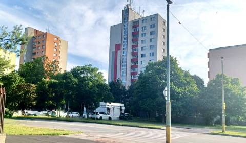 Na prenájom 3 izový byt Bratislava, Petržalka, Mamateyova, ulica