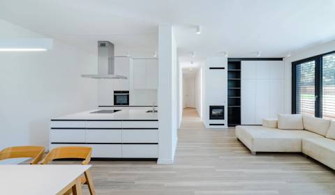 Nadštandardný 3i byt (100m2) vo vile pri Devíne