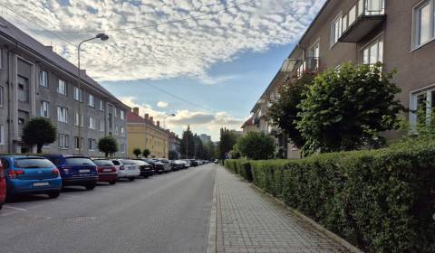Na PRENÁJOM - 2i byt s loggiou - 57 m2 - Lánska - komplet zariadený