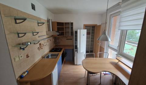 Prenájom 3 izbový byt s balkónom Galanta