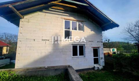 Na predaj uzavretá hrubá stavba RD, Svinica, Košice - okolie