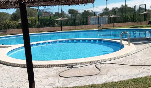 ORIHUELA COSTA - prízemný bungalov s 2 spálňami v rezorte s bazénom