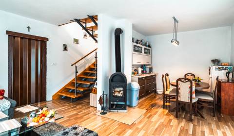 Na predaj rodinný dom s veľkým pozemkom 1968 m2 | Holumnica