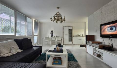 3i byt, 69m2 + 6m LO, Trieda SNP, KE-Západ.