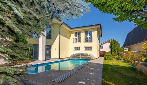 LUXUSNÁ VILA, WELLNESS, BAZÉN, ZÁHRADA, DUNAJSKÁ LUŽNÁ