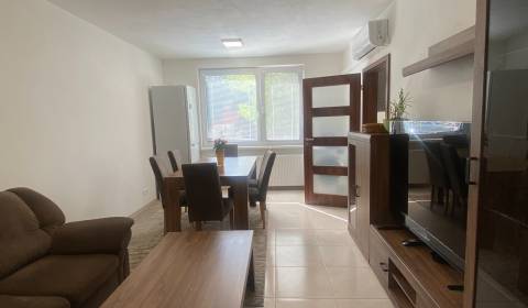 PREDAJ 3 izbový, veľký, kompletne prerobený byt v centre Nitry