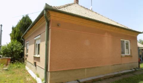 Na predaj suchý 3 izb. domček v obci Rúbaň .