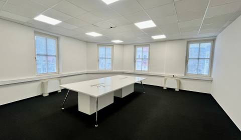 Prenájom kancelárskych priestorov v centre mesta, 241 m2.