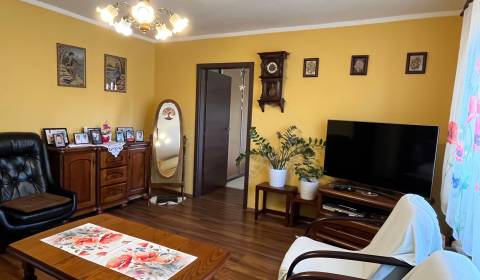 Predaj 3-izbového tehlového bytu , Odborárov, Komárno