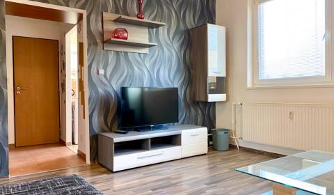 Na prenájom 1 izbový byt, 35 m2, Bratislava, Petržalka, Fedinova ulica