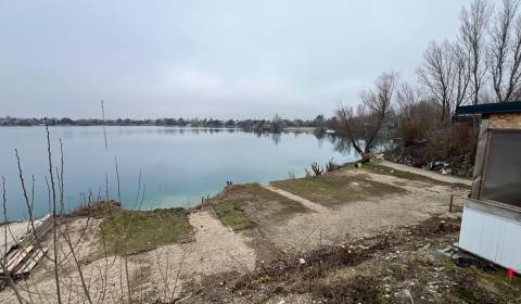 Pozemok priamo pri vode na predaj, Veľké Košariská, Rovinka.