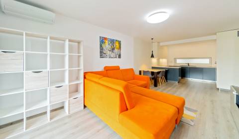 Štýlový 3i byt 80 m2, A/C, s veľkou lodžiou, parkovanie, MILETIČOVA 5