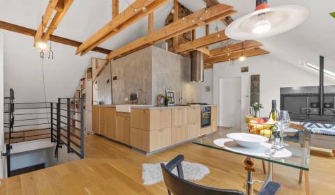 Štýlový 3i podkrovný byt s loggiou | 84m² | Staré Mesto