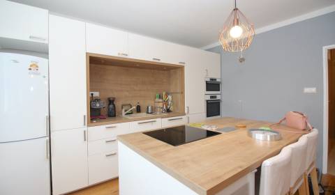 2-izbový kompletne, moderne zariad.byt v Centre, Medená ul. s balkónom