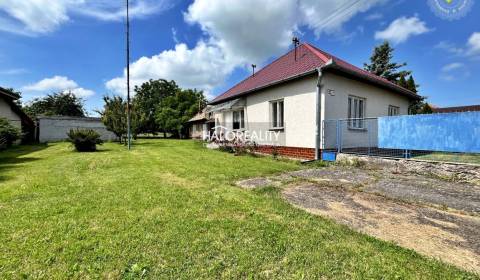 REZERVOVANÉ - Predaj, rodinný dom Dolný Pial, s gará...