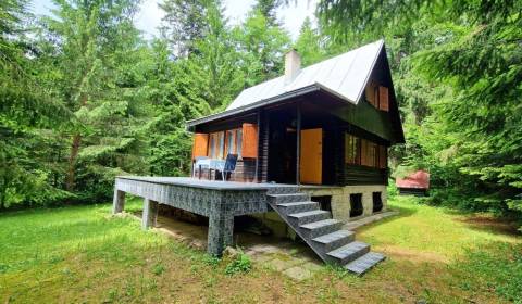 4i chata v lese pri potôčiku Krpáčovo Nízke Tatry